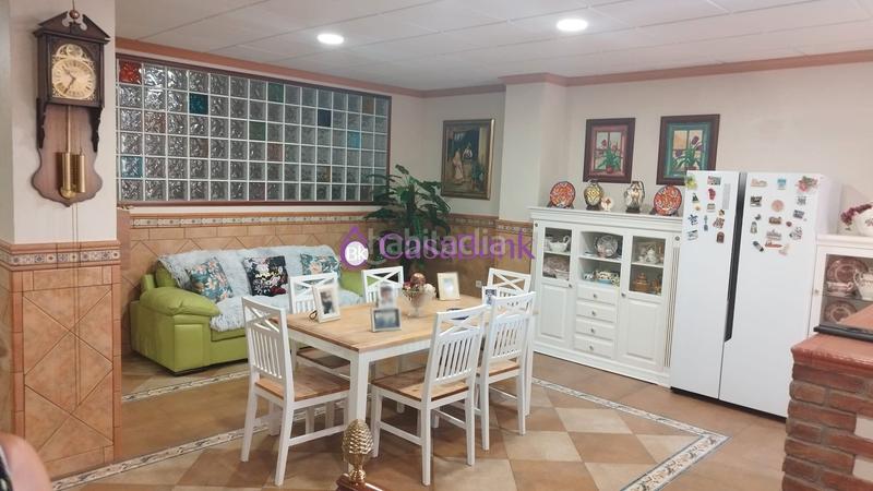 Foto 38727877-d8dd-4ac9-9f70-dabb7f65cc40. Casa ref. 27085 exclusiva propiedad con dos viviendas independientes, piscina y amplias zonas de ocio descubre esta magnífica parcela en Córdoba