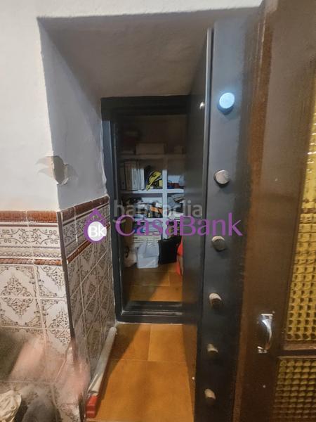 Foto 1341cc77-d380-4dd8-9bfb-cedbb00aa3d1. Casa ref.27385, zona proxima a la ribera . con cochera incluida en el precio en otro edificio . casa de tres plantas ,200 m2 construid en Córdoba