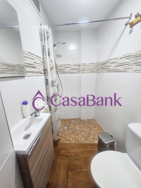 Foto 3204b1f9-0ea6-4ecf-a30b-10815c4b4237. Casa ref.27385, zona proxima a la ribera . con cochera incluida en el precio en otro edificio . casa de tres plantas ,200 m2 construid en Córdoba