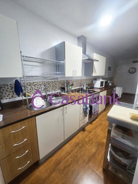 Foto 4ee618d2-c01b-42bb-94a3-12b1286d7d04. Casa ref.27385, zona proxima a la ribera . con cochera incluida en el precio en otro edificio . casa de tres plantas ,200 m2 construid en Córdoba