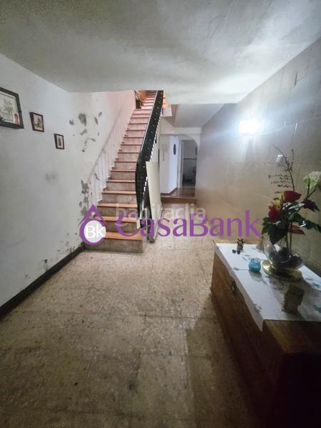 Foto 6a80e389-c780-4760-b3c4-1a9bbb8cee46. Casa ref.27385, zona proxima a la ribera . con cochera incluida en el precio en otro edificio . casa de tres plantas ,200 m2 construid en Córdoba