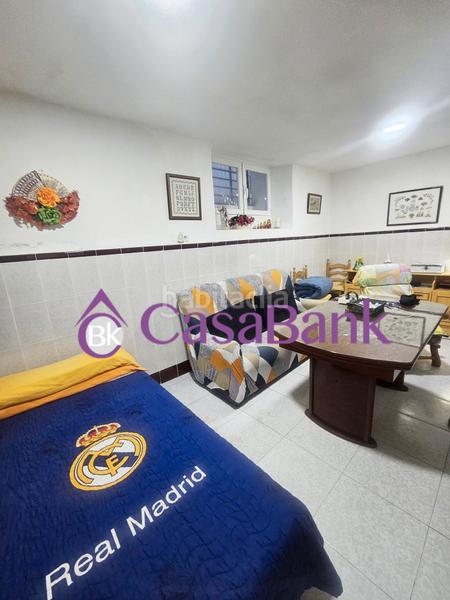 Foto bed5c986-bc00-4b08-af01-015ee70ad5c8. Casa ref.27385, zona proxima a la ribera . con cochera incluida en el precio en otro edificio . casa de tres plantas ,200 m2 construid en Córdoba