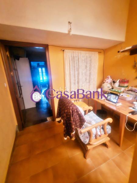 Foto caa08e48-b278-4ca8-8d60-6a7b61e4f4ec. Casa ref.27385, zona proxima a la ribera . con cochera incluida en el precio en otro edificio . casa de tres plantas ,200 m2 construid en Córdoba