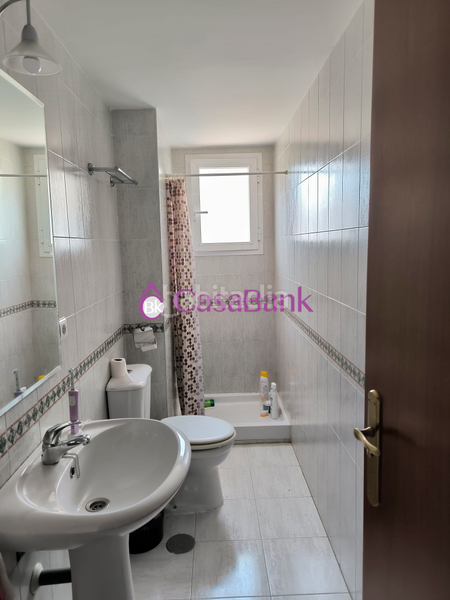 Foto 5522967a-5d4c-4a57-ba08-88b810b6e84f. Piso ref. 27587 zona junto a la estacion de autobuses. piso exterior de vpo. con terraza , cochera y trastero incluidos en el precio, 1 en Córdoba