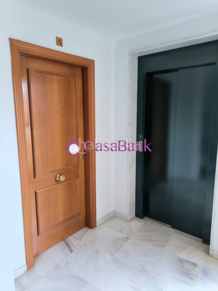 Foto 5c67269a-26ce-443a-bcbe-94ef9f42f545. Piso ref. 27587 zona junto a la estacion de autobuses. piso exterior de vpo. con terraza , cochera y trastero incluidos en el precio, 1 en Córdoba