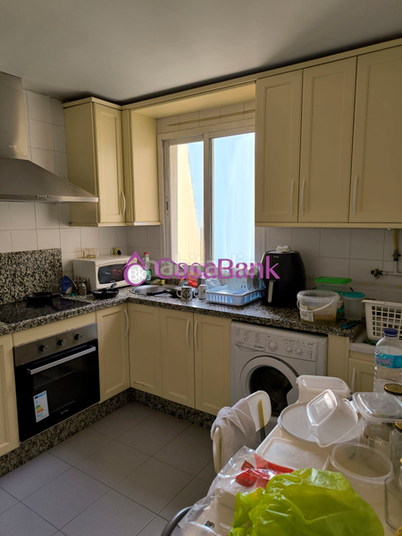 Foto e289ef72-25a9-4df3-88d5-360d491838e2. Piso ref. 27587 zona junto a la estacion de autobuses. piso exterior de vpo. con terraza , cochera y trastero incluidos en el precio, 1 en Córdoba