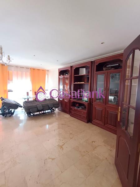 Foto 0ba17fc1-1a92-4a82-b615-6b3547fce93c. Piso ref. 27849 zona ollerias. en una ubicacion extraordinaria. magnifico y superamplio piso exterior a la misma avenida, bien conserva en Córdoba