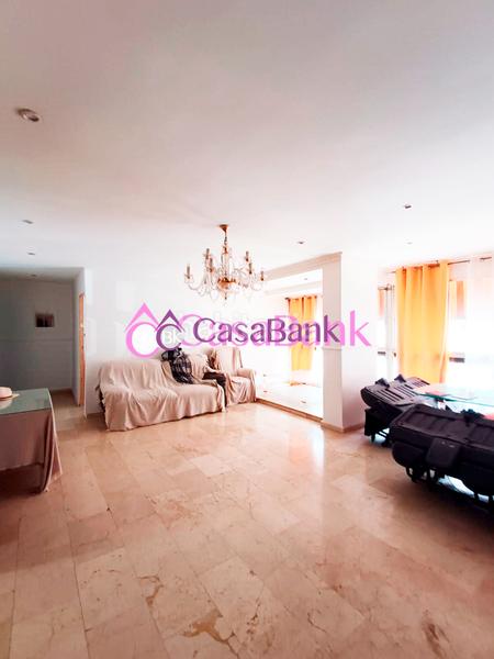 Foto cda94d7a-f33c-49f3-b7c7-45e7aae33579. Piso ref. 27849 zona ollerias. en una ubicacion extraordinaria. magnifico y superamplio piso exterior a la misma avenida, bien conserva en Córdoba
