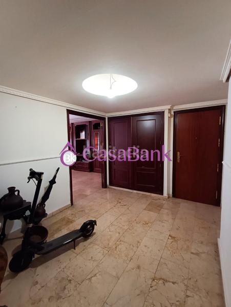 Foto e9124d00-79ba-44b5-8bff-0872eb5097e2. Piso ref. 27849 zona ollerias. en una ubicacion extraordinaria. magnifico y superamplio piso exterior a la misma avenida, bien conserva en Córdoba