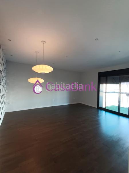 Foto 55ba3b3a-e7fc-4c7e-a19a-8dc293aad529. Piso ref. 27869 zona hipercor. precioso y espectacular piso exterior seminuevo(año 2020), en urbanizacion con jardines, piscina y bicic en Córdoba