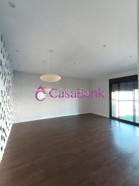 Foto b6a351b7-d1fd-432a-baa2-a1927720f80d. Piso ref. 27869 zona hipercor. precioso y espectacular piso exterior seminuevo(año 2020), en urbanizacion con jardines, piscina y bicic en Córdoba
