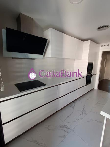 Foto d015e664-d19f-4885-a7a0-44d803caa534. Piso ref. 27869 zona hipercor. precioso y espectacular piso exterior seminuevo(año 2020), en urbanizacion con jardines, piscina y bicic en Córdoba