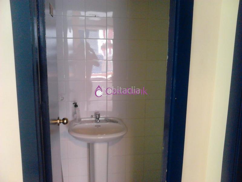 Foto 8059589c-7273-48ae-8cd2-2a53c2f89b12. Local comercial ref. 26368 zona pleno Centro. local de 170m2 a pie de calle con un baño, un split, escaparate con persiana. precio: 220.000€. en Córdoba