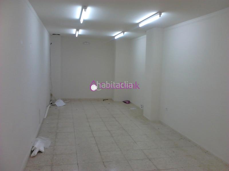 Foto 8685144e-4057-40f6-a5df-8cc1cbb6483a. Local comercial ref. 26368 zona pleno Centro. local de 170m2 a pie de calle con un baño, un split, escaparate con persiana. precio: 220.000€. en Córdoba