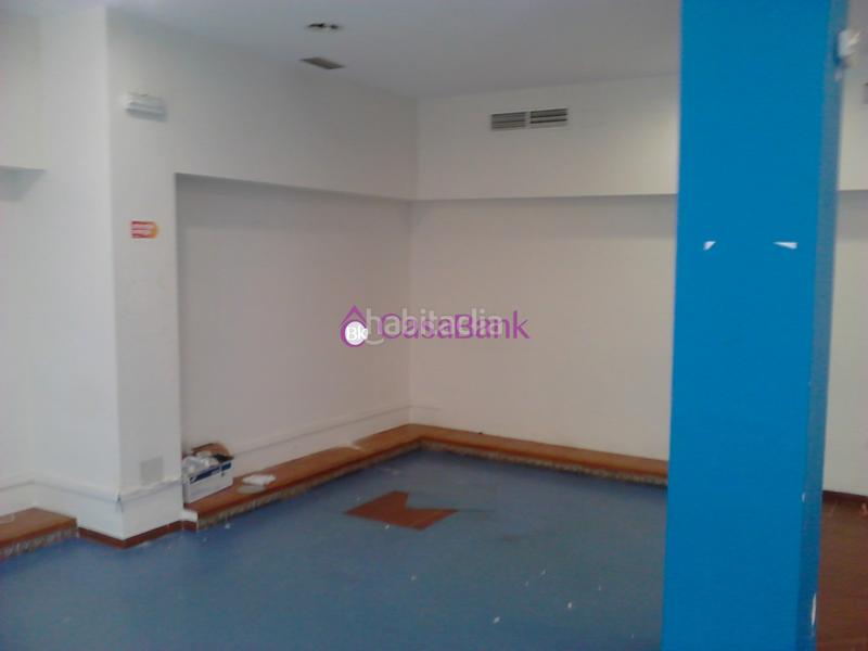 Foto de9d10ac-190b-4e4b-a9e0-5a821dc0c014. Local comercial ref. 26368 zona pleno Centro. local de 170m2 a pie de calle con un baño, un split, escaparate con persiana. precio: 220.000€. en Córdoba