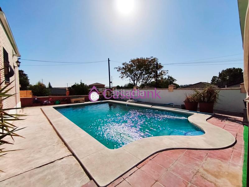 Foto bc34c04e-612e-457c-8e8d-d90003d79320. Casa amb piscina a El Higuerón Córdoba