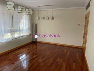 Affitto Appartamento in Santa Rosa - Valdeolleros. Ref. 28099 zona fuente de la salud precioso y amplio piso comple