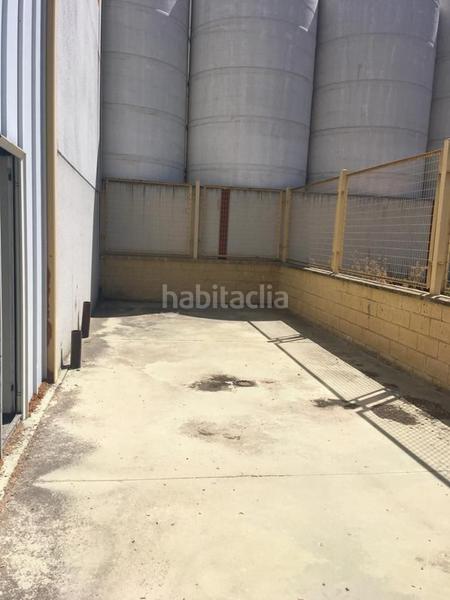 Foto c78f789f-7ecc-4890-9866-6a968f42eb1e. Bâtiment à usage industriel dans Poleares Lucena