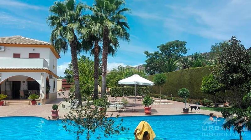 Foto 314d0db2-2d08-400b-8490-1240c51da804. Casa amb piscina a Las Vegas - Campoaras Lucena