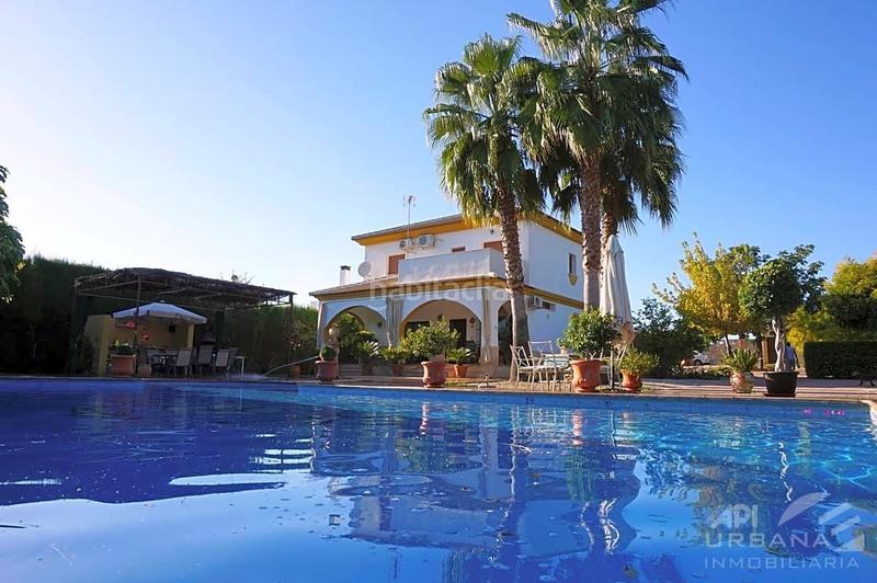 Foto 8fb7aa22-c48d-4455-be0b-481f75bcffe3. Casa amb piscina a Las Vegas - Campoaras Lucena