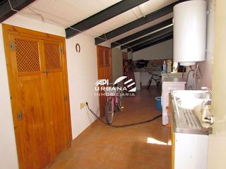 Casa  Calle fernán núñez. 2 casas lavadero 3 dormitorios baño y terraza a la 2ª vivienda s