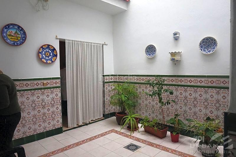 Foto d3a21ef2-d5d9-445a-907f-591e42309982. Casa en Centro Lucena