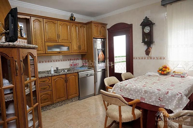 Foto f04d8122-000c-4b52-bbc8-5966fb6b33b3. Casa en Centro Lucena