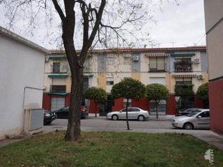 Pis  Barriada haza del reloj. Piso en la segunda planta de un edificio de viviendas con dos al