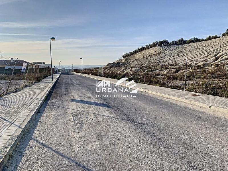 Foto a0babd2c-2469-4cc9-8365-2cb7f01b9bde. Terreno residencial este terreno se encuentra en avenida del sistema solar, 14900, , córdoba, en la zona del urbanización el cahiz. es un terren en Lucena