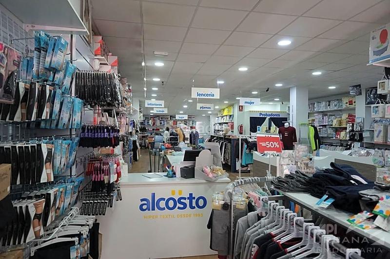 Foto 2972c5ed-db93-4482-ba1d-e3c760157fc5. Local comercial en Centro Lucena