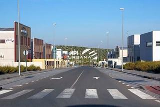 Terreny residencial  Avenida de barcelona. Solar de 2.109 m/2 con opción de construir 4 naves adosadas en d