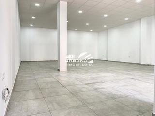 Local Comercial  Calle las acacias. Local diáfano de 110m2, persiana eléctrica, escaparate de seguri
