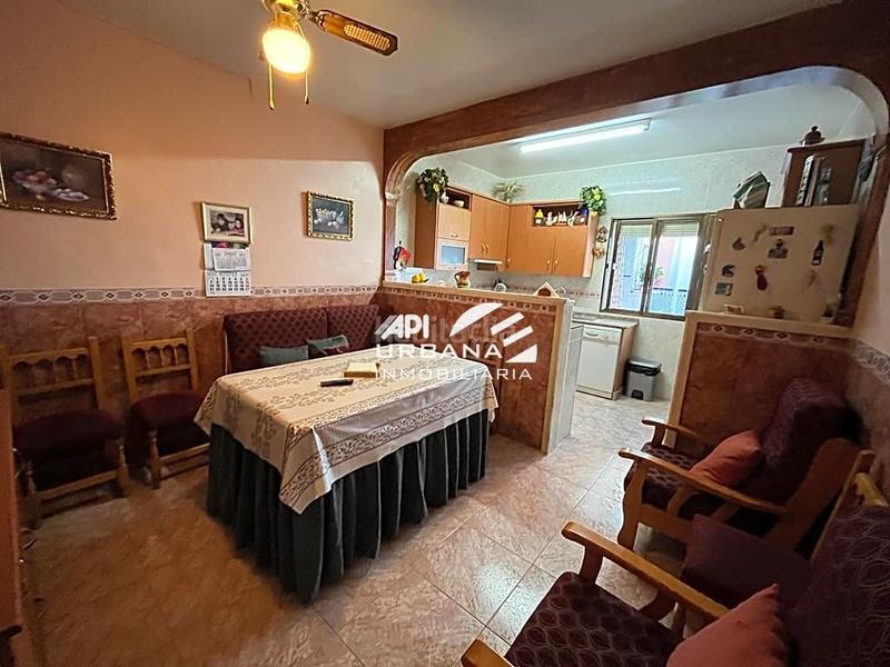 Foto b438f0ab-3dbd-4a4e-8f45-4dfa786f019e. Casa amb aparcament a Navas del Selpillar Lucena