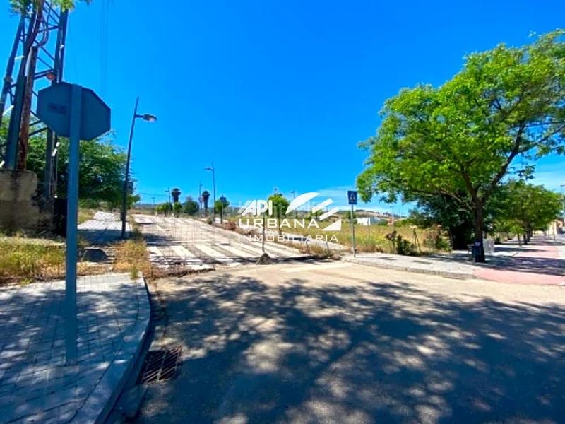Foto 1338b3c4-4e4d-4267-82f2-15072459804d. Terreno residencial terreno destinado a uso residencial, directamente edificable para la promoción de viviendas o de naves industriales. situado en un en Lucena