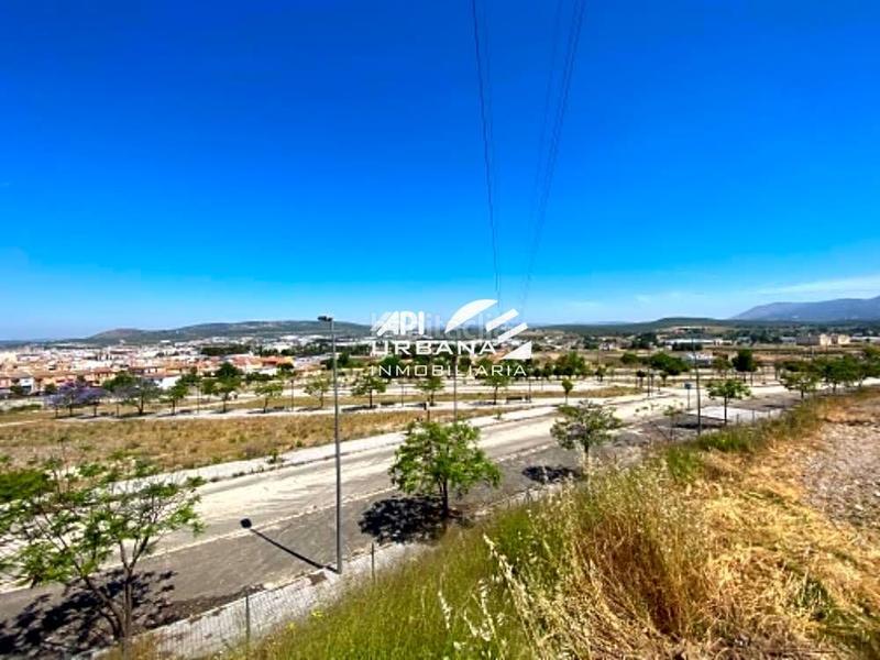 Foto 65c3f894-a51f-4ee4-8b9d-8b70a16e5e87. Terreno residencial terreno destinado a uso residencial, directamente edificable para la promoción de viviendas o de naves industriales. situado en un en Lucena