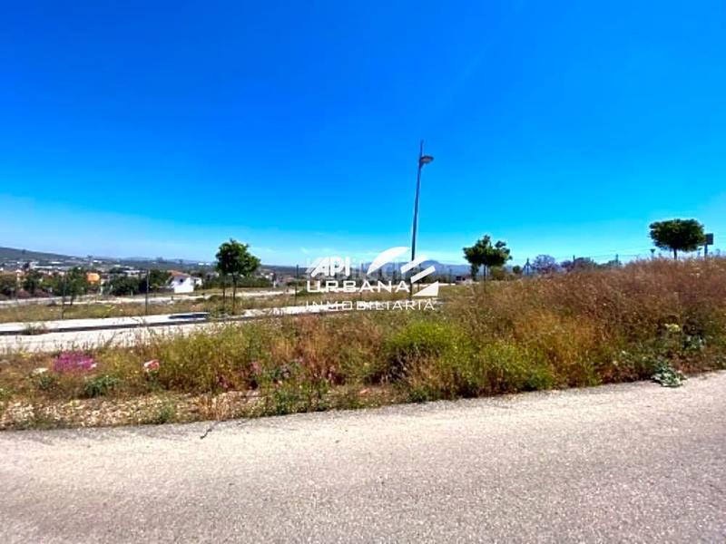 Foto fbe2ba74-7e59-43d1-aae1-6a0690cee223. Terreno residencial terreno destinado a uso residencial, directamente edificable para la promoción de viviendas o de naves industriales. situado en un en Lucena