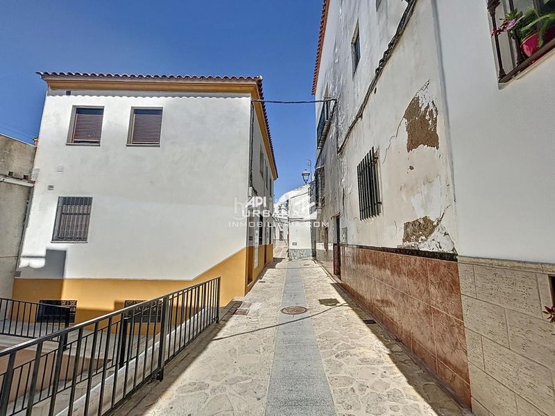 Foto cc6804db-0d04-4724-b1f5-168cfae3d767. Casa a Baena