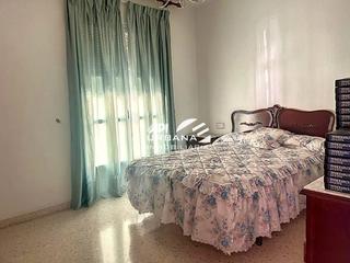 Casa  Calle antón gómez. Casa de seis dormitorios, dos cuartos de baño.
situado en la lo