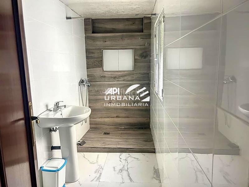 Foto c04aa5fc-0de8-41af-baae-2f7f6d7a9335. Casa amb aparcament a San Francisco Lucena