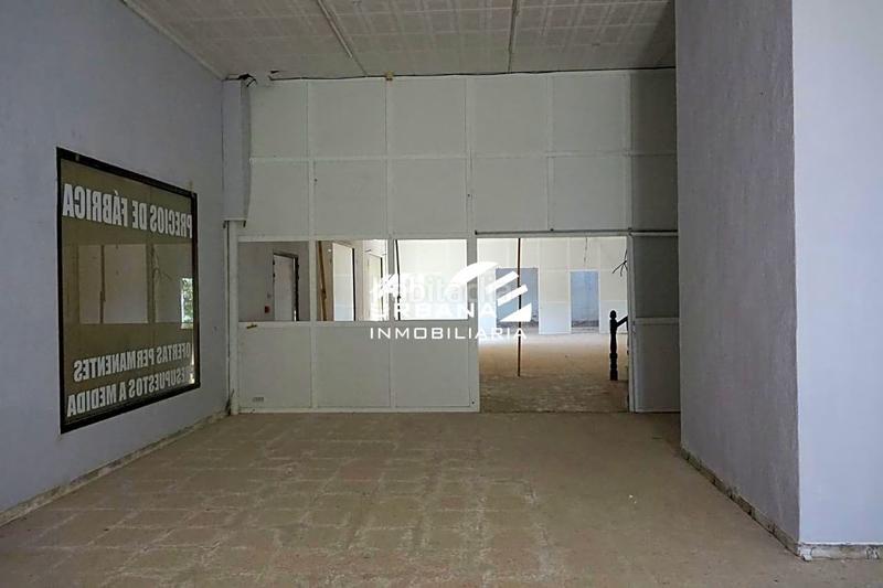 Foto 2789a42a-0259-4a48-98f5-e3efdc106932. Bâtiment à usage industriel dans El Valle Lucena