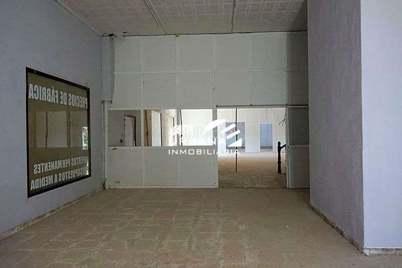 Foto 2789a42a-0259-4a48-98f5-e3efdc106932. Nave industrial en El Valle Lucena