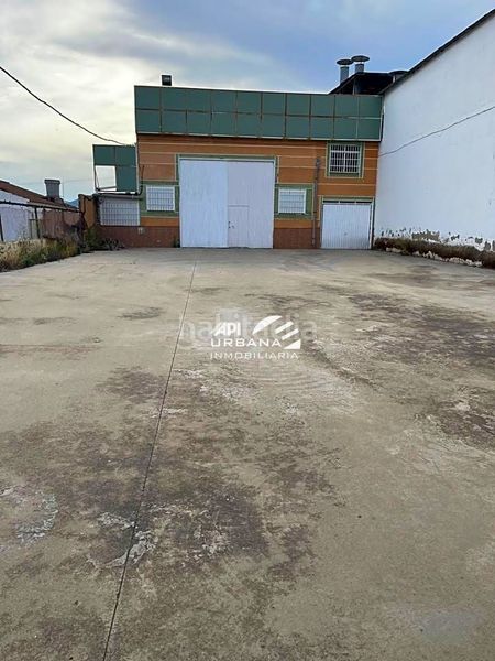 Foto 761eb63a-2f33-4ca1-85db-49298fb32377. Nave industrial en San Francisco Lucena