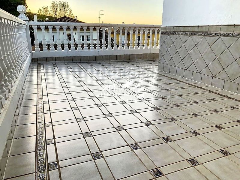 Foto 0cf3cdb2-1fae-4bcd-9bc8-36f65b28ad88. Casa amb piscina a El Carmen - La Barrera Lucena