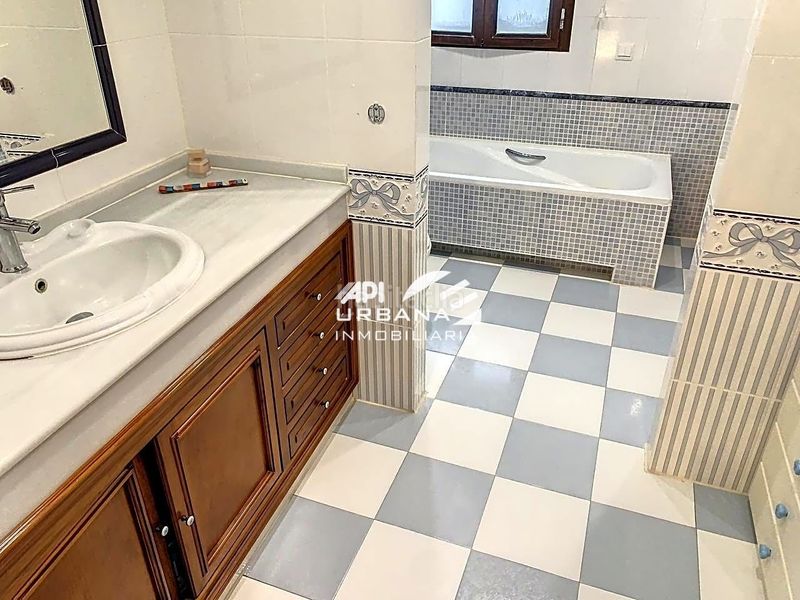 Foto 4d89037f-c942-4219-b791-474c8540d862. Casa amb piscina a El Carmen - La Barrera Lucena
