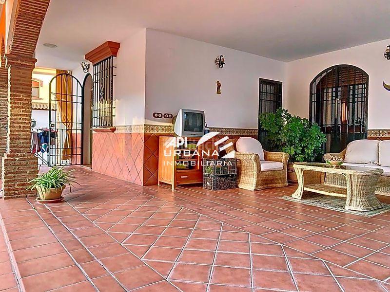 Foto b2165739-4f2f-4f64-aab4-26d71e161b52. Casa amb piscina a El Carmen - La Barrera Lucena