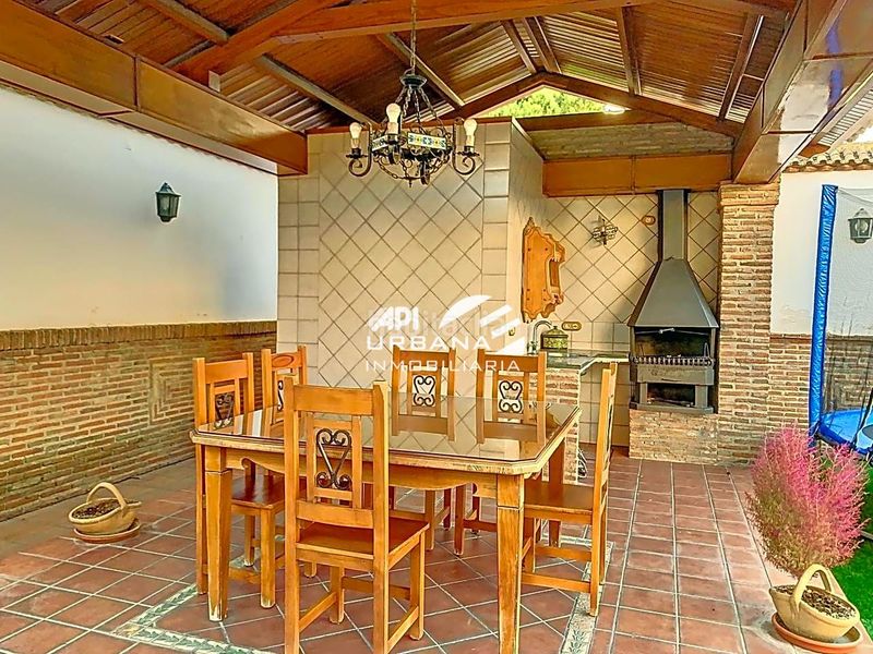 Foto ed67d5c4-8e9f-4d69-9a61-6519e4de94db. Casa amb piscina a El Carmen - La Barrera Lucena