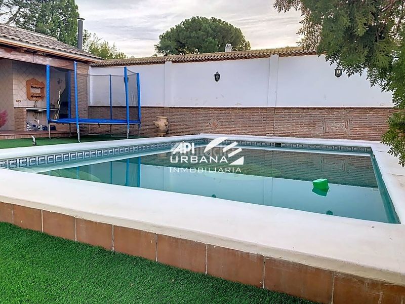 Foto f8062650-3753-47b9-a6a7-a82a54df2afd. Casa amb piscina a El Carmen - La Barrera Lucena
