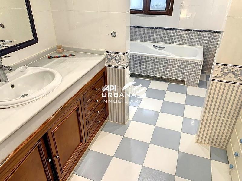 Foto 0050160a-98eb-440b-8791-44bd40507204. Casa amb piscina a El Carmen - La Barrera Lucena