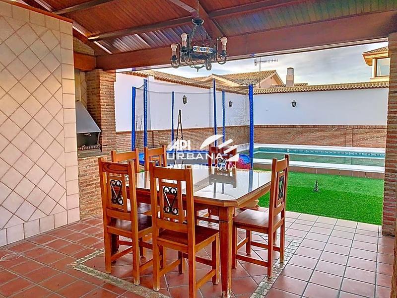 Foto 2849d440-a19a-4d4b-a6d5-260a43ca029c. Casa amb piscina a El Carmen - La Barrera Lucena