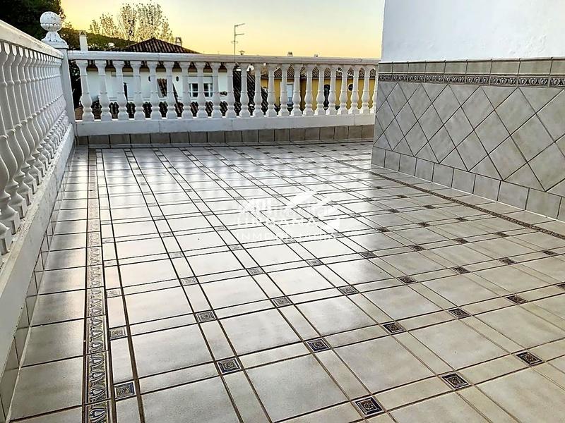 Foto 9d4a3dd4-9337-4d9d-a072-6f25788b3949. Casa amb piscina a El Carmen - La Barrera Lucena